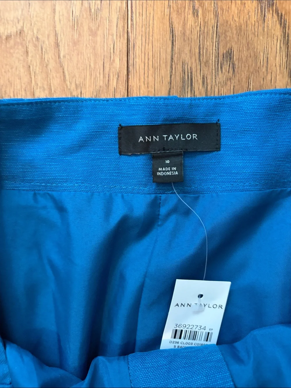 Ann Taylor sleek pencil